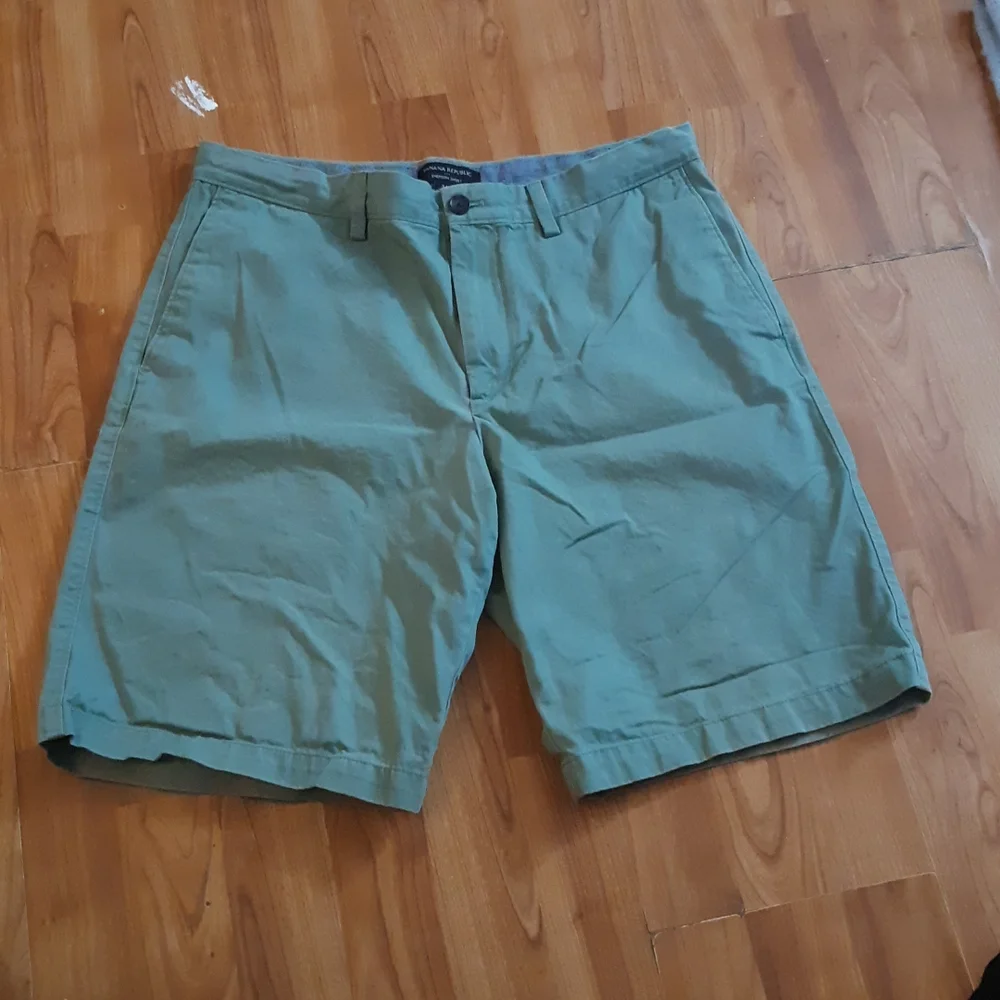 Mens Shorts BANANA REPUBLIC EMERSON 34 Green Casual B17